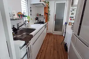 ねんご家高輪邸 3F玄関からキッチン