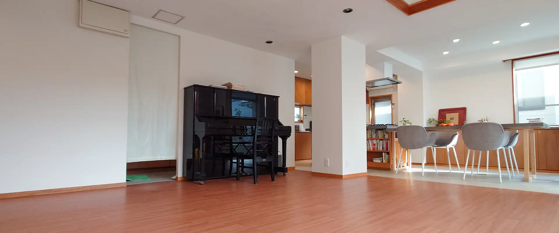 2Fは広いLDKで自由度の高い撮影が可能